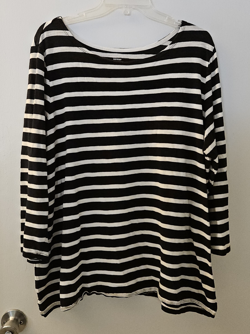 Old Navy Black & White Striped Long Sleeve Scoop Neck Top